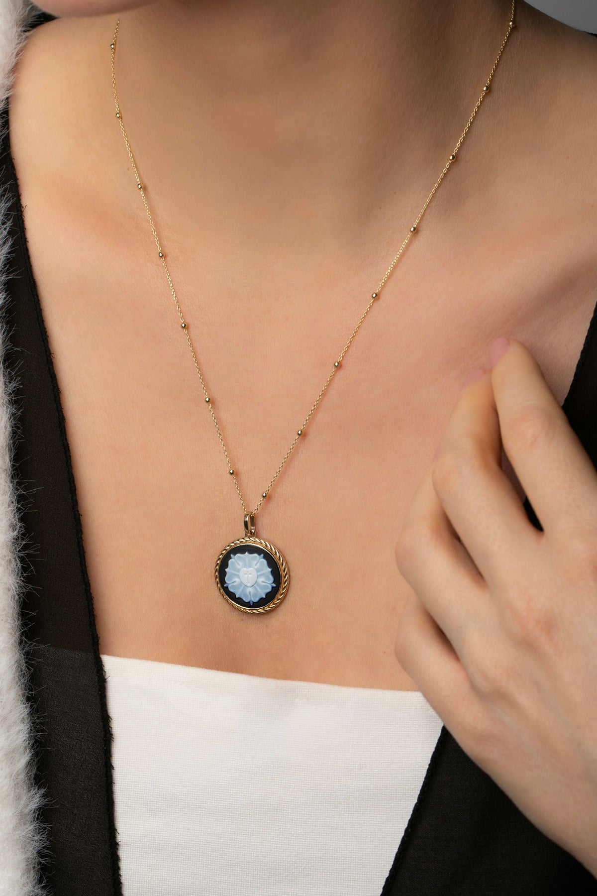 SARDONYX LUTHER ROSE NECKLACE