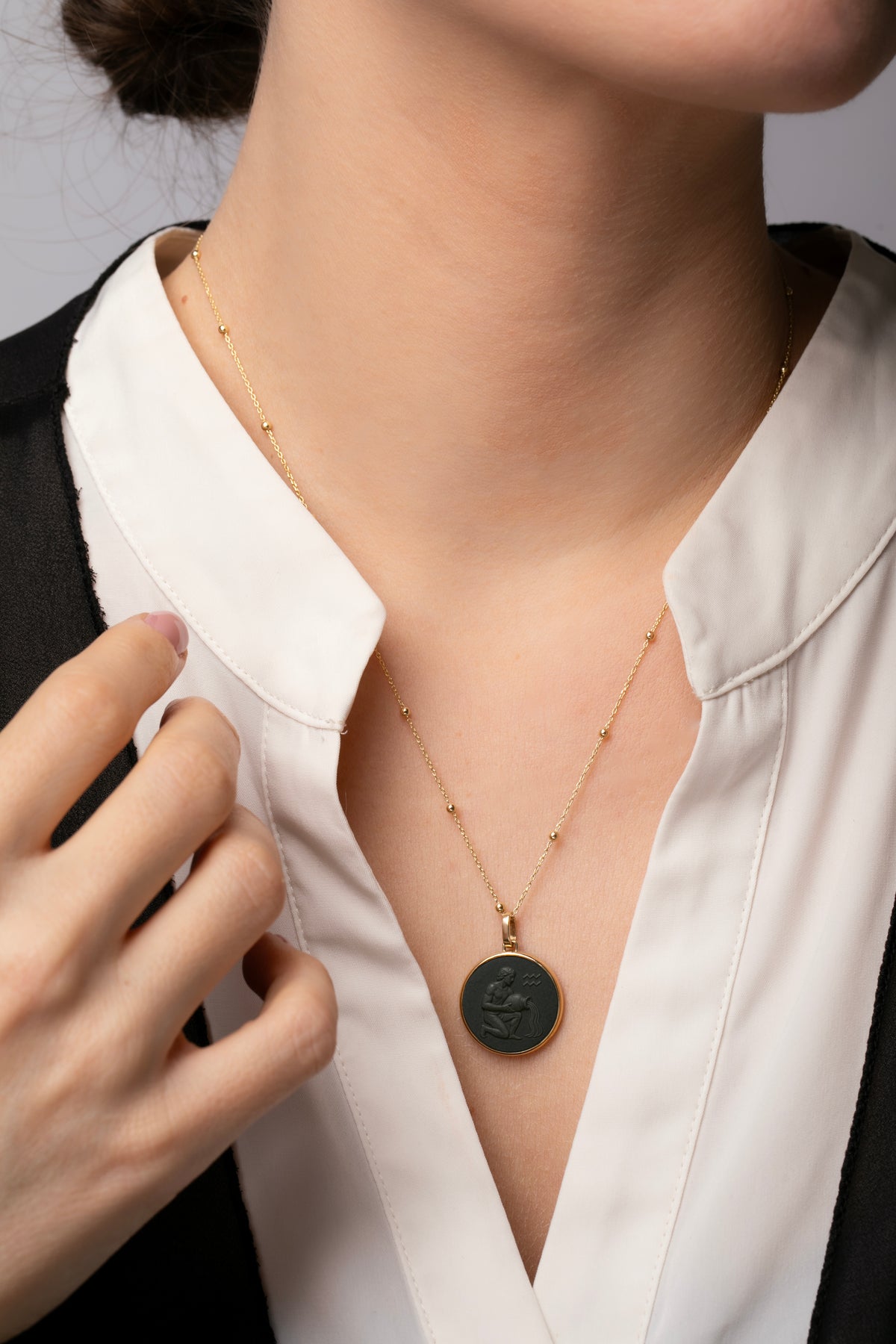 ONYX AQUARIUS NECKLACE