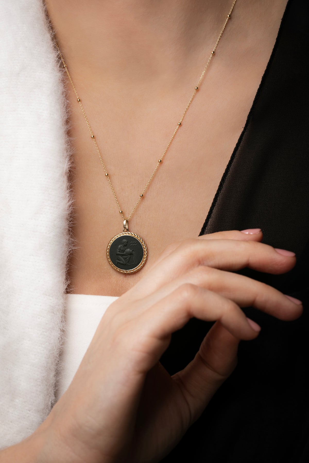 ONYX AQUARIUS NECKLACE