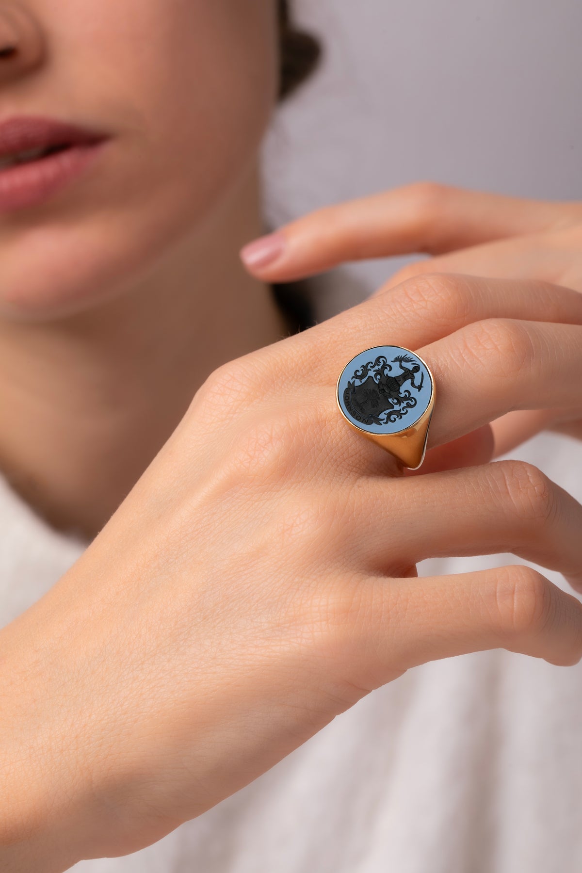 SARDONYX FAMILY CREST RING